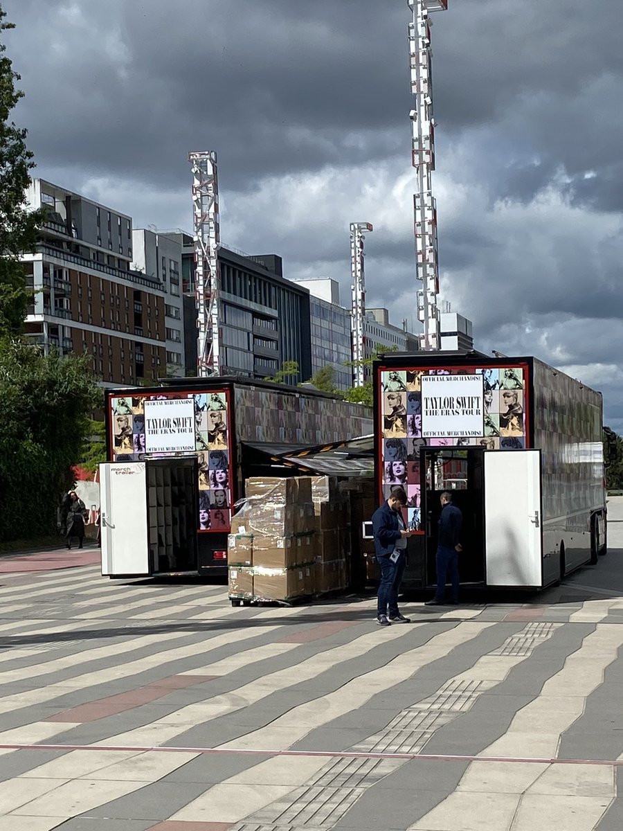 Taylor Swift FR tweet media