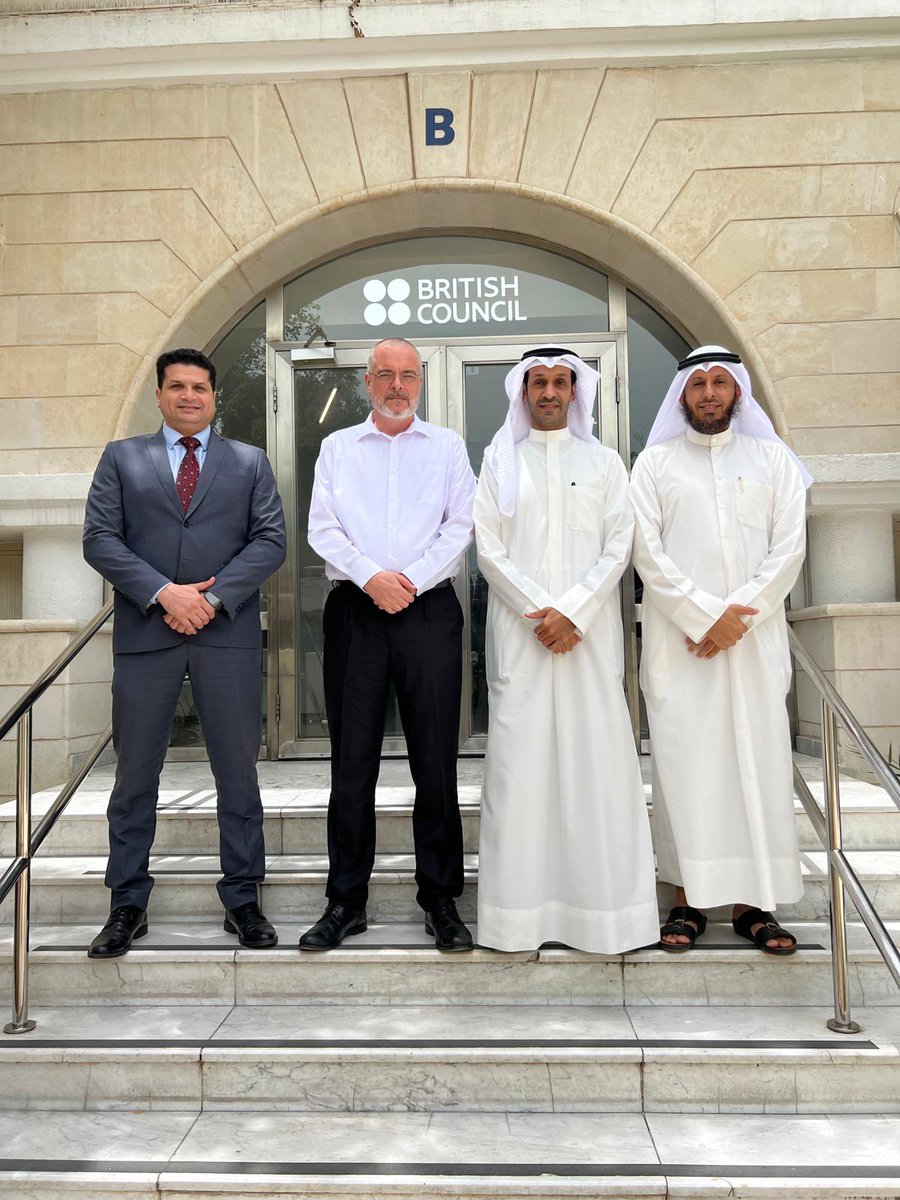 إلتقى رئيس #جمعية_الدراسات_العليا 
د.محمد العتيبي و د.مشاري الحربي 
بالمدير العام المعهد البريطاني أ.توني سكينر <a href="/BritishCouncil/">British Council</a> وأ.أحمد أبو العينين لبحث سبل التعاون الثنائي بين الطرفين وتبادل الخبرات والكفاءات لخدمة مجال التعليم