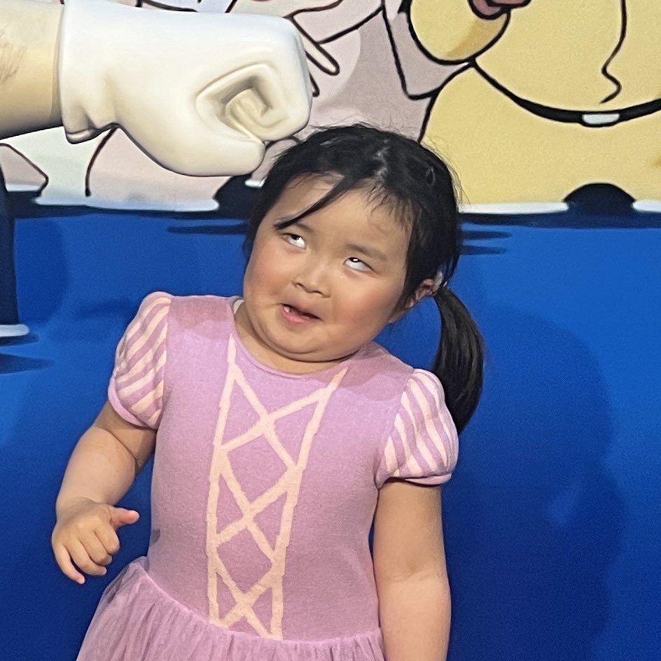 La_Vie_en_r05e's tweet photo. GWの思い出inジブリパーク

4歳のお子が紅の豚からパンチを受けた時のお顔です。

ご査証くださいませ。 https://t.co/4VHCu3yHTR
