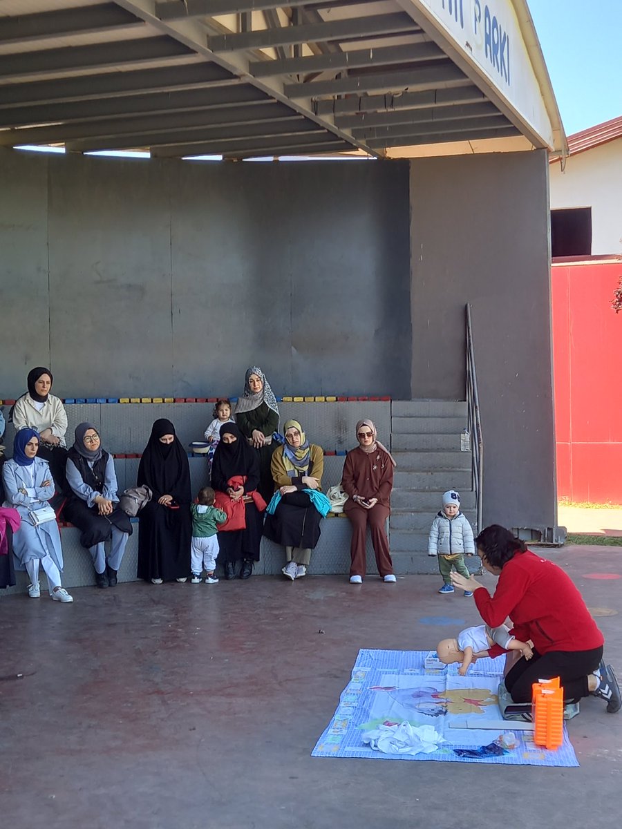 Trafik ve İlk Yardım Haftası etkinliklerimiz sürüyor  🚥  Bugün Başiskele Trafik Eğitim Parkında katılımcılarımıza uygulamalı ilk yardım seminerleri verdik. 
@meb_dhgm @omurfatih @ozkan_meb @akmansen @memkocaeli  @cemalunal_ 
#ilkyardim #firstaid #heimlich #TrafikHaftası