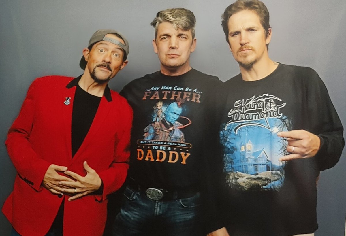 Yesterday, I met these legendary gents. An absolute honour on my part! Having the opportunity to tell Kevin how Clerks III is the only film I've watched to the black screen, unable to move!
#kevinsmith #jasonmewes #comicconliverpool #clerks #jayandsilentbob