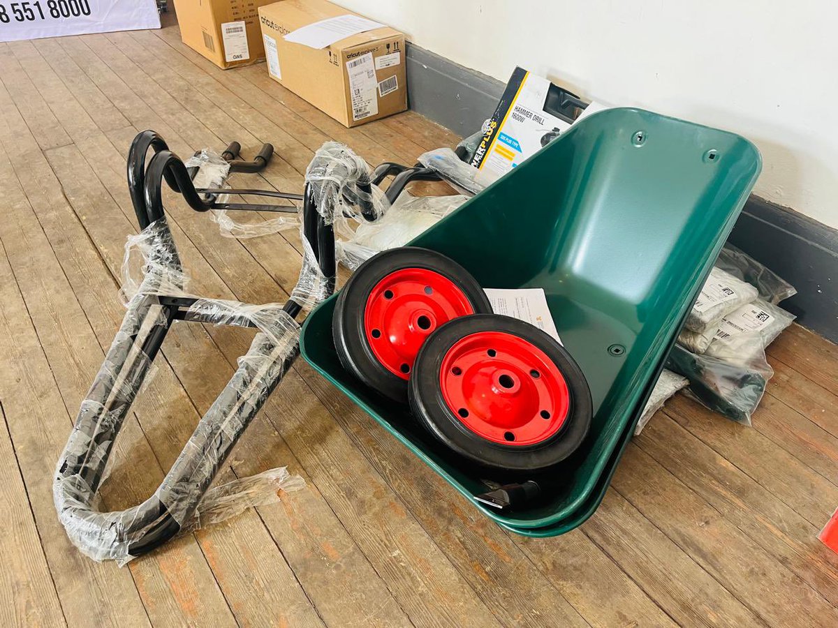 DSBD_SA's tweet image. The Deputy Minister for Small Business Development, Ms Dipuo Peters is in Ladismith, Kannaland Local Municipality, Garden Route District, Western Cape Province to handover business tools and equipment to informal traders.
#IMEDP #dsbdupliftinginformalsmmes