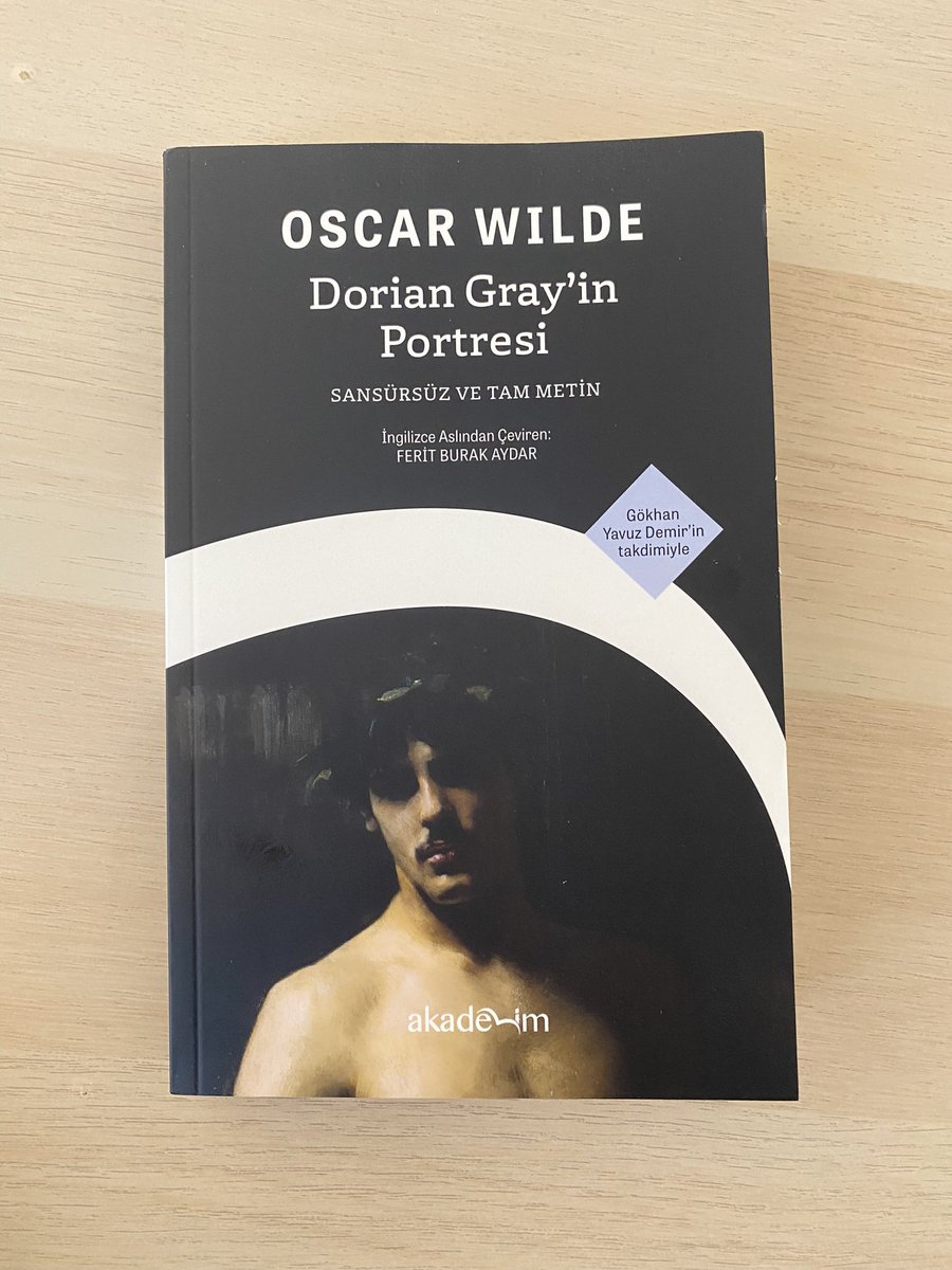 #yenikitap Çevirilerini her zaman büyük bir keyifle okuduğumuz @FeritBurakAydar ın sansürsüz ve eksiksiz tam metin üzerinden yaptığı çeviri Oscar Wilde’ın ölümsüz eseri Dorian Gray’in Portresi @AkademimKitap tan çıktı