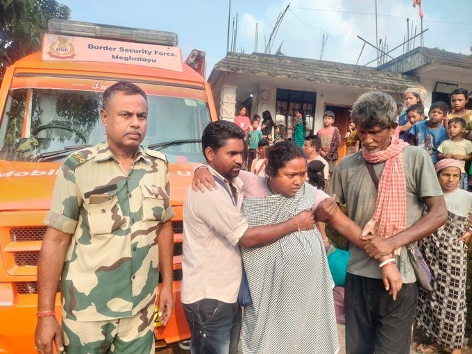 Seema__1990's tweet photo. Kudos to BSF Meghalaya for their compassionate act, providing medical aid to a woman battling rabies. Acts of kindness like this shine a light in our world.
#DutyBeyondBorders
#BSF #TejRan #Helldivers2
#IndoBDborder
#bbtvi #MiamiGP https://t.co/IsPxeXaOku