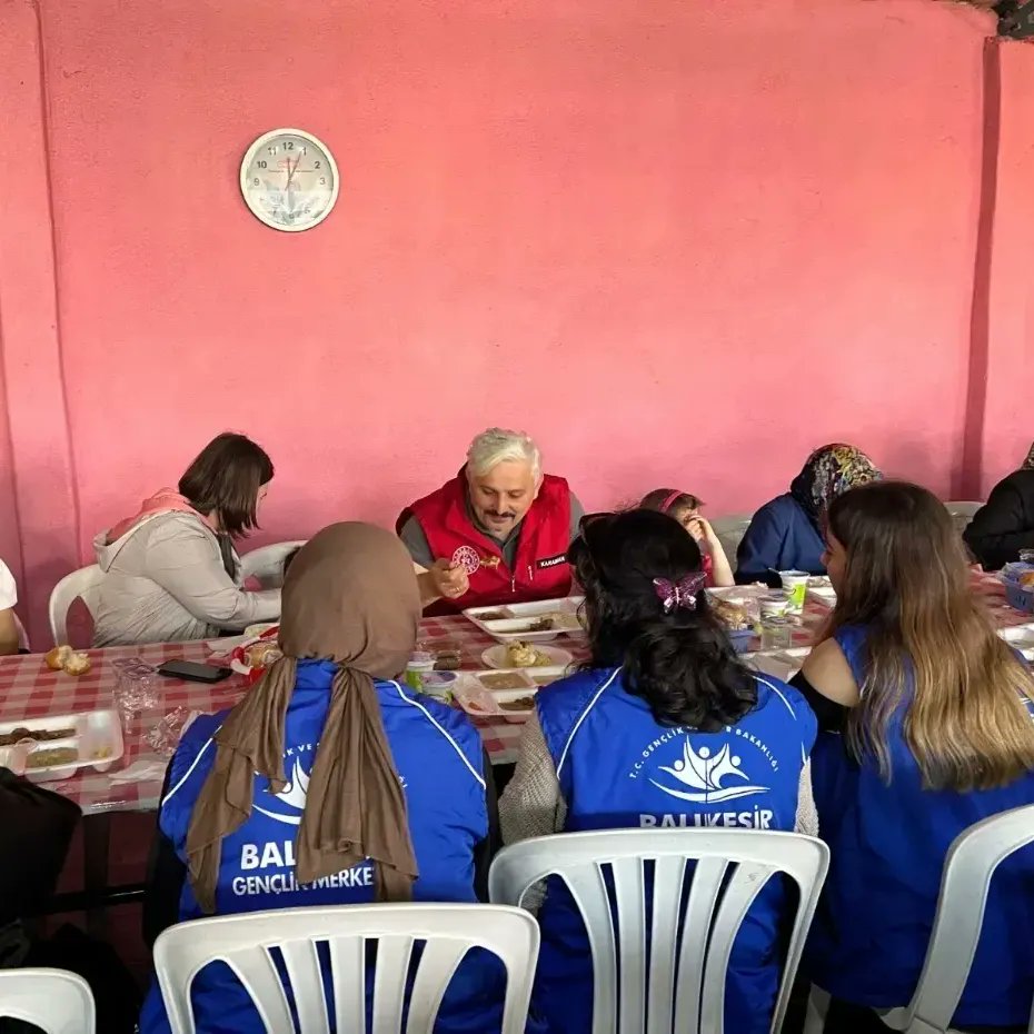 Kumlu Köyü Geleneksel Köy Hayrına Gönüllü Gençlerimizle birlikte katılım sağladık.🌿
#GSBBalıkesirGM
#gönüllülükkulübü