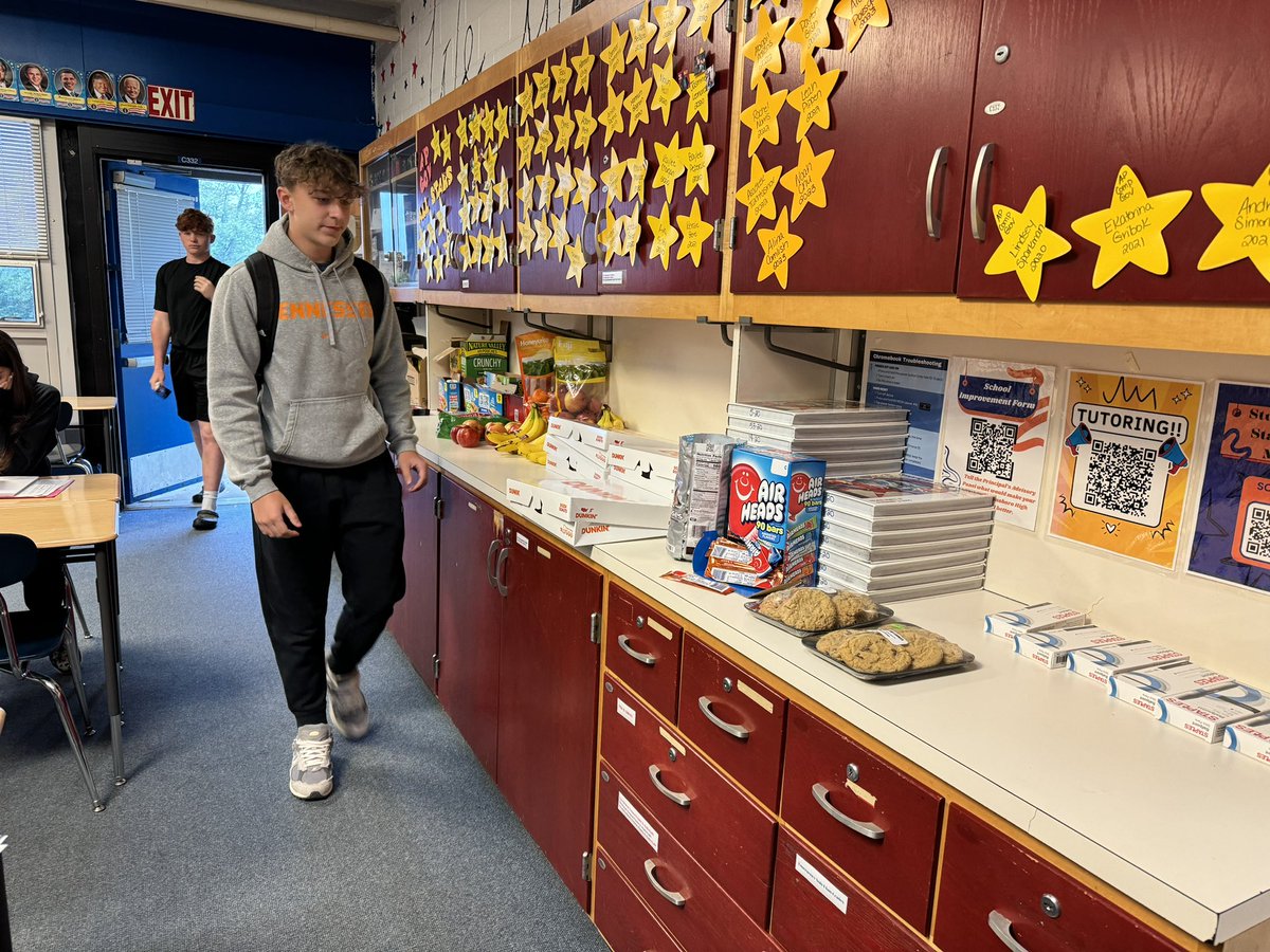 MrsVascik's tweet image. It’s a full house at this early hour! AP US Gov exam TODAY! So proud of these Governerds! 🤓🇺🇸 #bhsapgov #produteacher #striveforafive