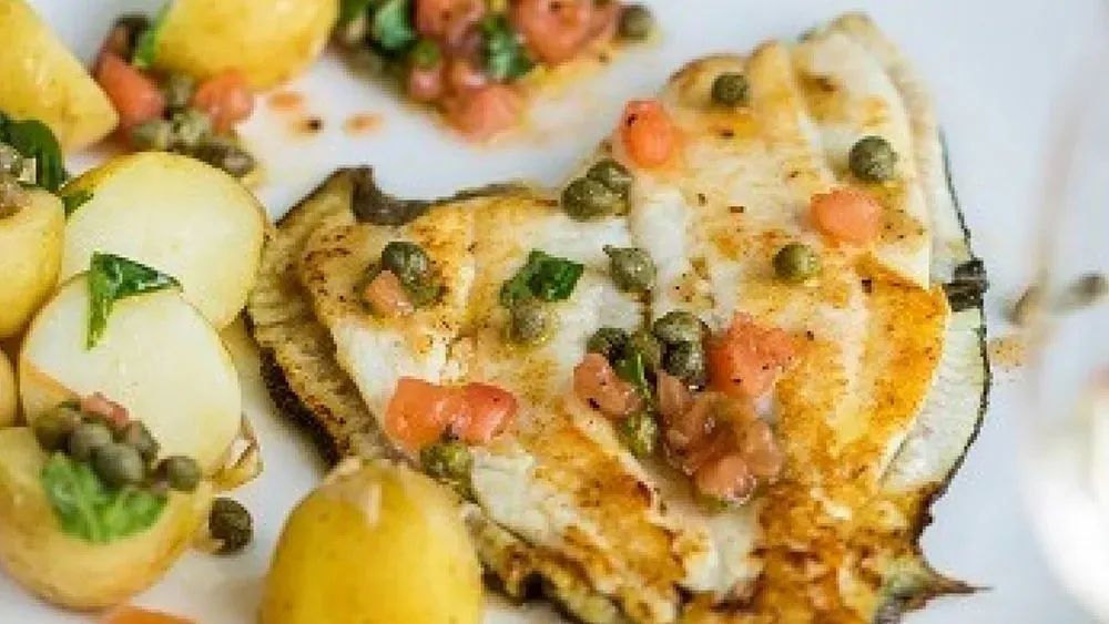 This Plaice recipe with lemon and tomato makes for a tasty dish with its fresh flavours that are perfect for light and healthy eating. buff.ly/2w3RNl4 #Fishmonger #Crouchend #Muswellhill