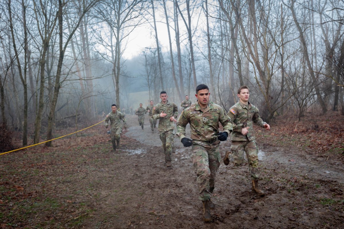 It is not in numbers but in unity that our great strength lies. ~ Thomas Paine Get after it today! #MotivationMonday #ArmyROTC | #LeadershipExcellence | #BeAllYouCanBe @TRADOC | @usarec | @CG_ArmyROTC | @GoArmy