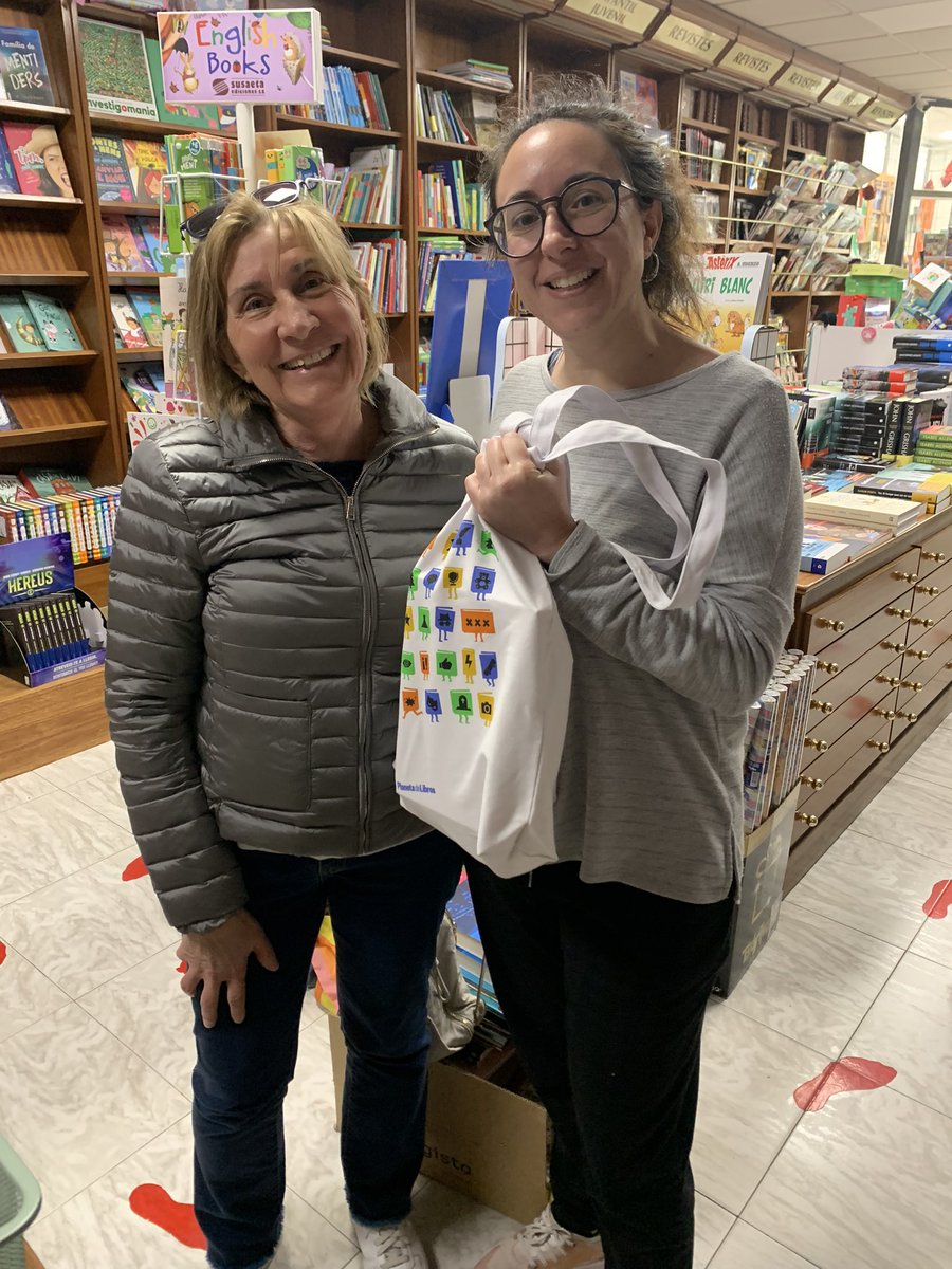 📚 La Sílvia Roca i l’Antonia Sànchez ja han passat per la llibreria a recollir els lots de llibres, com a guanyadores dels sorteigs que vam fer amb motiu de Sant Jordi.

L’enhorabona a totes dues!

#sorteig #llibres #llibreriabochaca #tremp #pallarsjussà @grup62 <a href="/Planetadelibros/">PlanetadeLibros</a>
