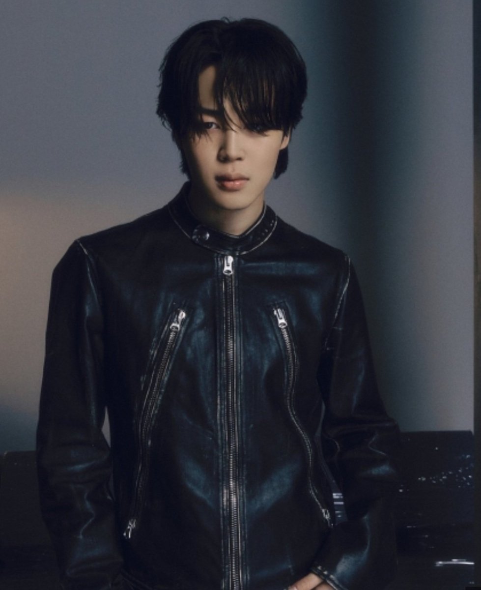 #JIMIN's 'Like Crazy' is now the second longest charting song by a K-Pop act and the Longest charting song (196* days) by a Korean/K-Pop Soloist on Spotify USA Daily! CONGRATULATIONS JIMIN! 🥳🥳🥳 Keep streaming! Focus on JIMIN! #JIMIN #bts_twt