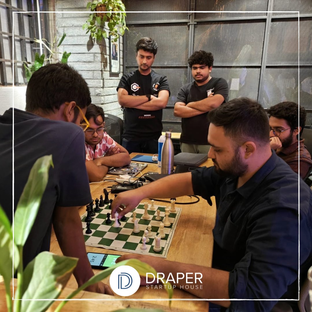🏁 Outsmart Your Monday! At Draper Startup House Bangalore, our community of like-minded entrepreneurs strikes the perfect balance between work and play. Watch as our in-house residents challenge each other in a game of chess, sharing energy and inspiration! ♟️✨