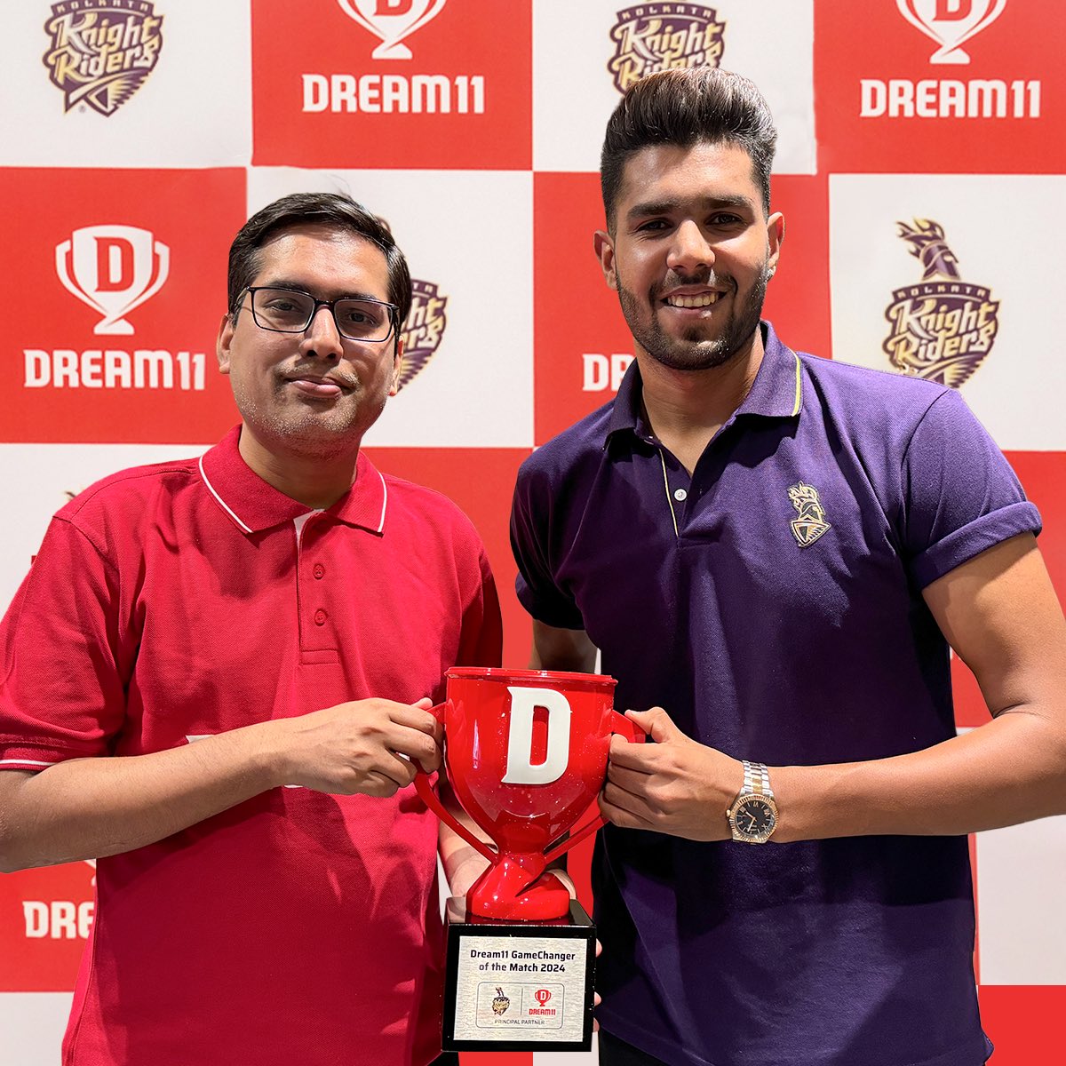 The @Dream11 Champion fan presenting Harshit Rana with the #Dream11GameChanger Award for the fantasy points in last night’s match - 99 points!