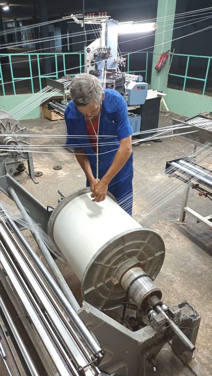 Ayer domingo continuaron las actividades productivas en la Empresa Textil Bellotex de Matanzas con vista a cumplir los compromisos contraidos con los clientes. #MatancerosEnVictoria #MatanzasDeGironAl26