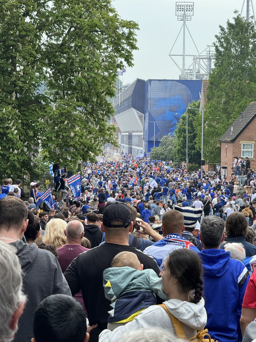 Lovely stuff. The great man overseeing proceedings #itfc