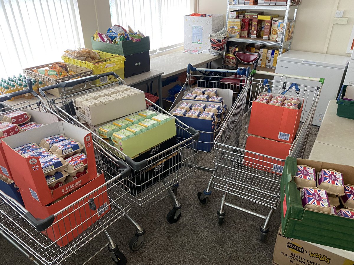 Some EGGciting news!! 👇🥚 Huge thks Antonio & team @LidlGB in Mexborough for donation of 300+ boxes surplus eggs at ‘Display Until’ date but perfectly good to eat after! Community partners @MexboroFoodbank & others will be enjoying these! @LFHW_UK @WRAP_NGO @nbrly @TNLComFund