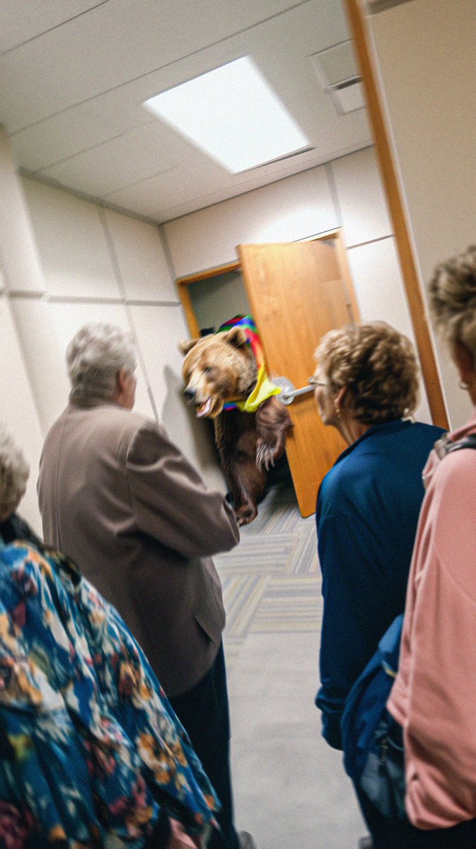 +++ EILMELDUNG +++

Schockierende Bilder aus #Augsburg: Der #WOKE #Bär hat offenbar eine Gruppe alter weißer Männer (m/w/d) im Kongresszentrum am Park in die Enge getrieben. Einsatzkräfte haben das Gelände weiträumig abgeriegelt.

<a href="/gwup_ev/">gwup | die skeptiker</a> <a href="/skepkon/">SkepKon 2025 | Regensburg</a>