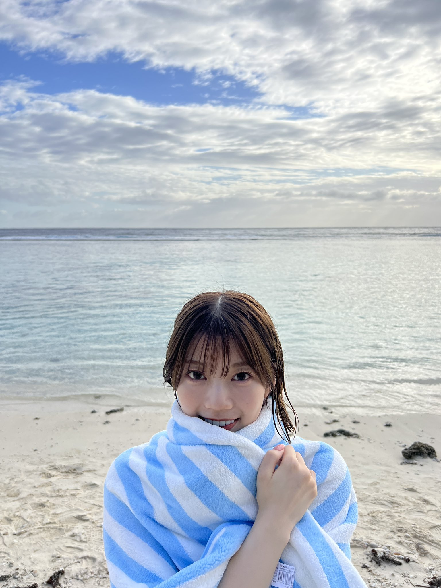 日向坂46高本彩花 1st 写真集 「僕の記憶の中で」2024/6/18発売【公式】 в X: „こんちぇりは🍒  GW最終日、いかがお過ごしでしょうか⭐️ また明日からお仕事や学校が始まる方 この連休中も働いていた方など  皆様のためにとっておきのオフショットを🩵🤍 爽やかな、 #爽ち 