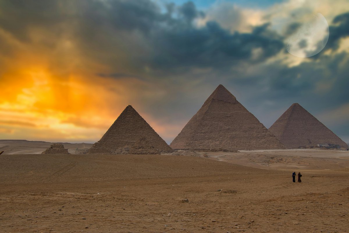 🌅 Ever marveled at sunrise from atop a pyramid? Experience the awe at the Pyramids of Giza! Witness history and nature merge in a breathtaking spectacle! 🐪🏜️ #ExploreEgypt #AncientWonders
