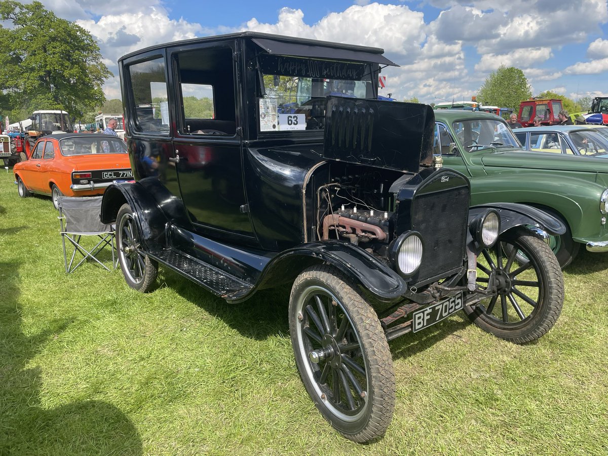 72Chip's tweet image. Three 100 years Old Ford’s out on display at #Stradsett yesterday. Two 1924 Model T’s of which the open tourer was Trafford Park built whilst the commercial was a 1924 Model TT.