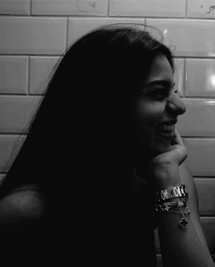 Smile suits her face 
#SuhanaKhan