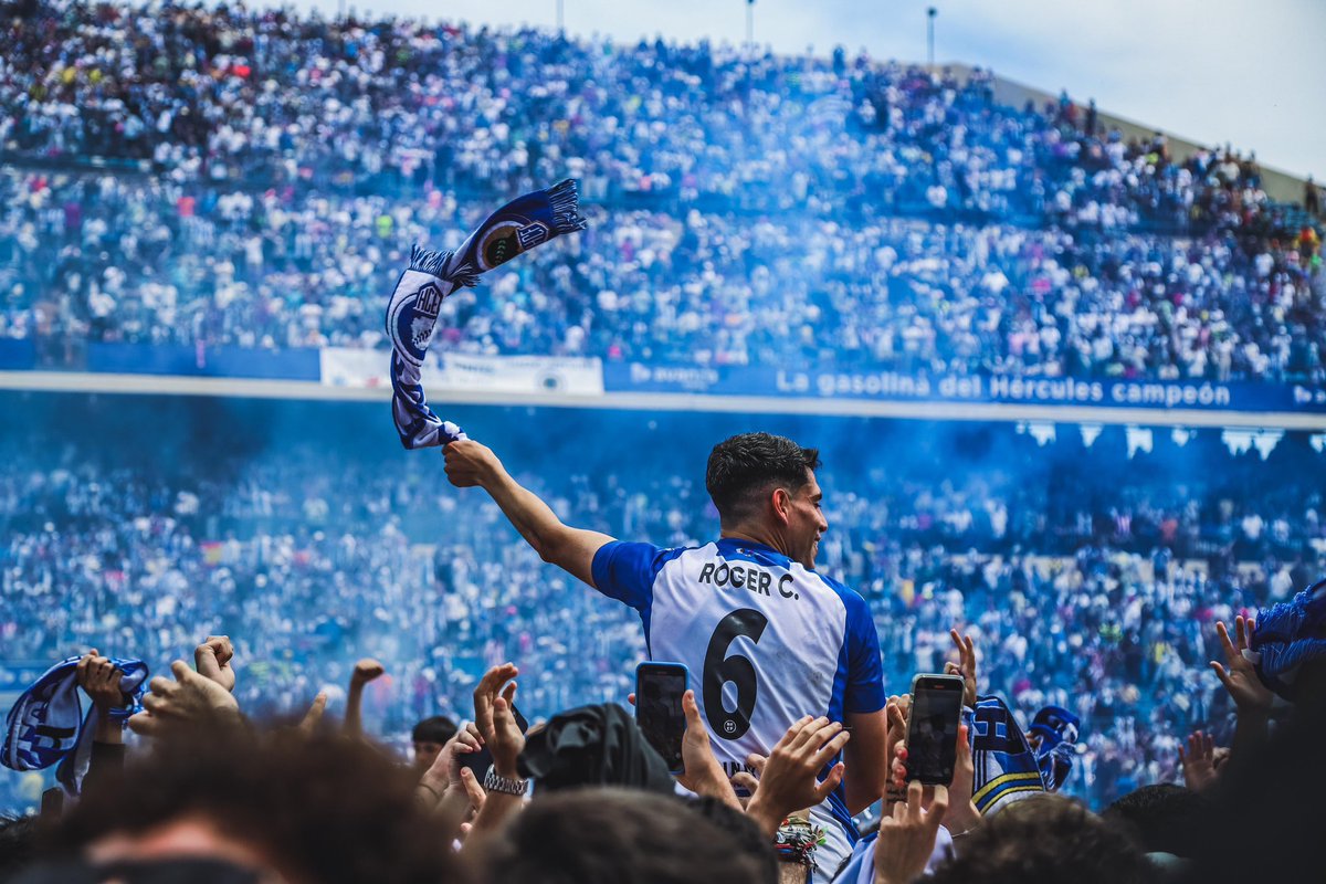 ¡Esto es Alicante! ¡Esto es el Hércules!
Va por vosotros afición, este escudo se lo merece.

MACHO HÉRCULES💙