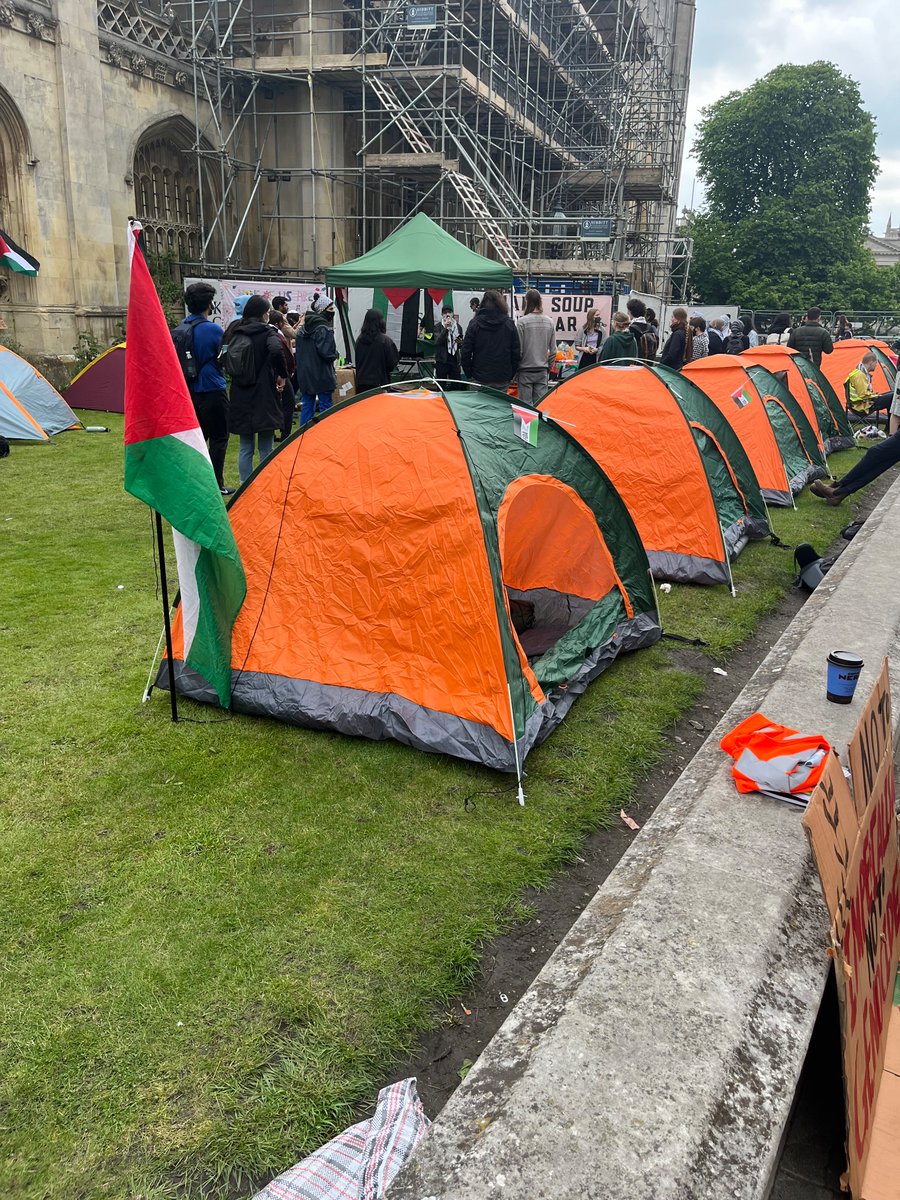 At King’s College reporting for @thetimes as pro-Palestinian activists set up an encampment vowing not to leave until their demands for Cambridge Uni to stop investing in Israel-linked companies is met.