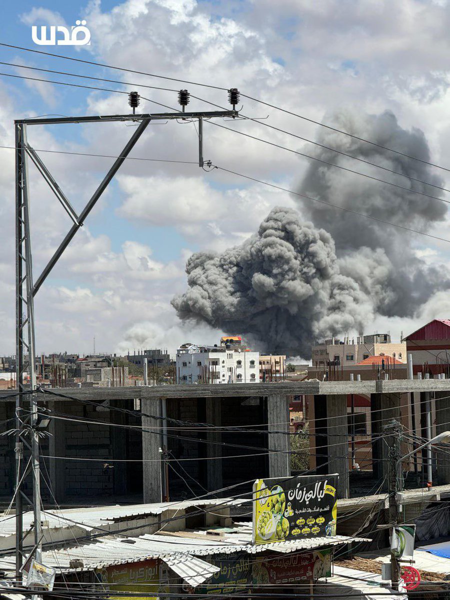 Aviones de combate israelíes están bombardeando la ciudad de Rafah en estos momentos. Están preparando la invasión. Lo que la comunidad internacional le está permitiendo hacer a Israel no se lo permitiría a nadie.
