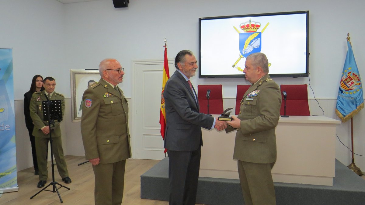 El pasado 25 de abril se produjo la entrega del Premio Centro de Historia y Cultura Militar Centro concedido a la Real Maestranza de Caballería de Valencia. ejercito.defensa.gob.es/unidades/Madri… #IHCM