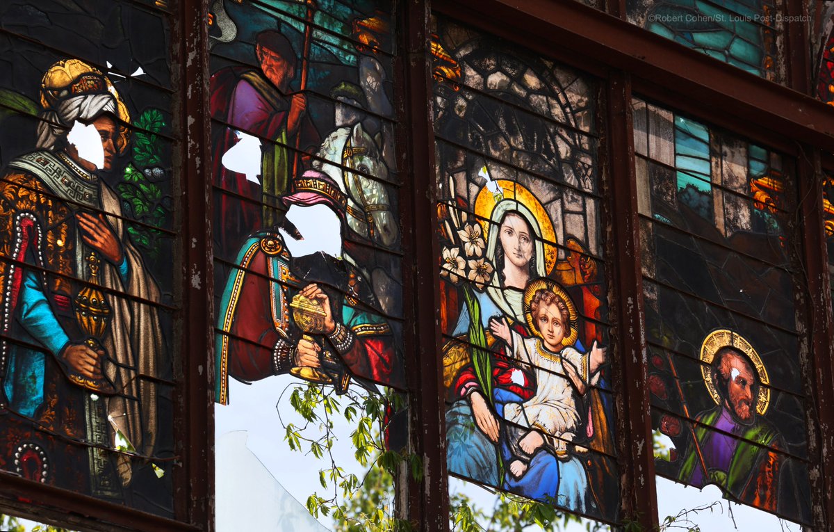 Salvagers scramble to save historic stained glass in north St. Louis. Time is running out. Via @StephKukuljan stltoday.com/news/local/bus…