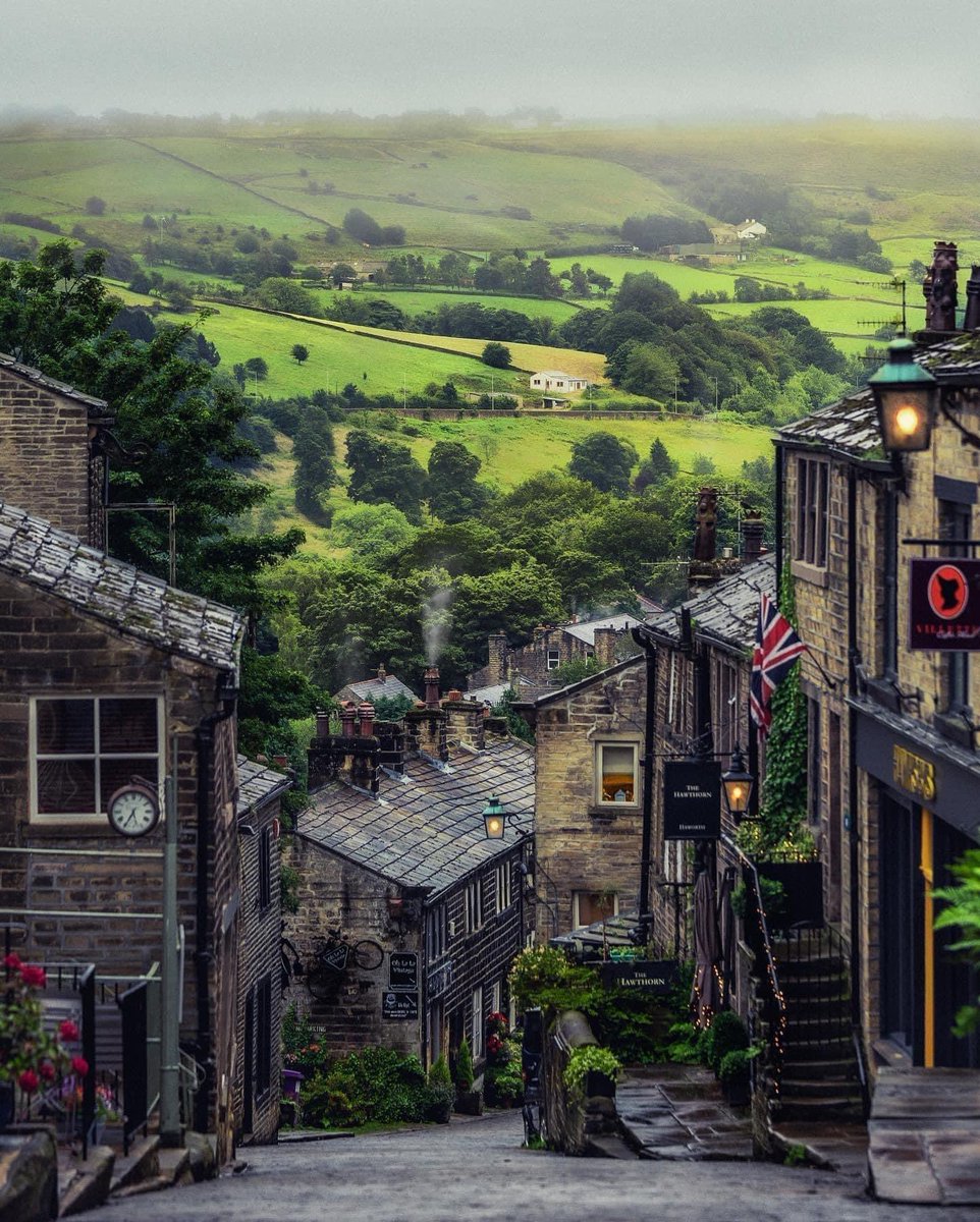 Haworth village, West Yorkshire. This is Brontë country. Photo: @Fayazey ✨✨✨