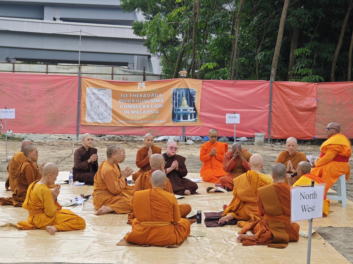 BDG news: First Malaysian Theravada Bhikkhuni Sima established at Kwasa Damansara

Read here: tinyurl.com/yntrvrek

#buddhism #theravada #Malaysia #women #femaleordination #bhikkhuni #buddhistwomen #vinaya