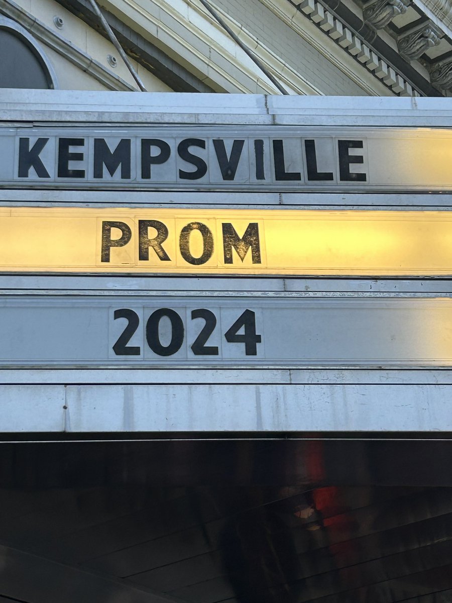 Kempsville HS held its 2024 prom over the weekend at Granby Theater! Kudos to the classes of 2024 and 2025 for a great event! #chiefkhspride