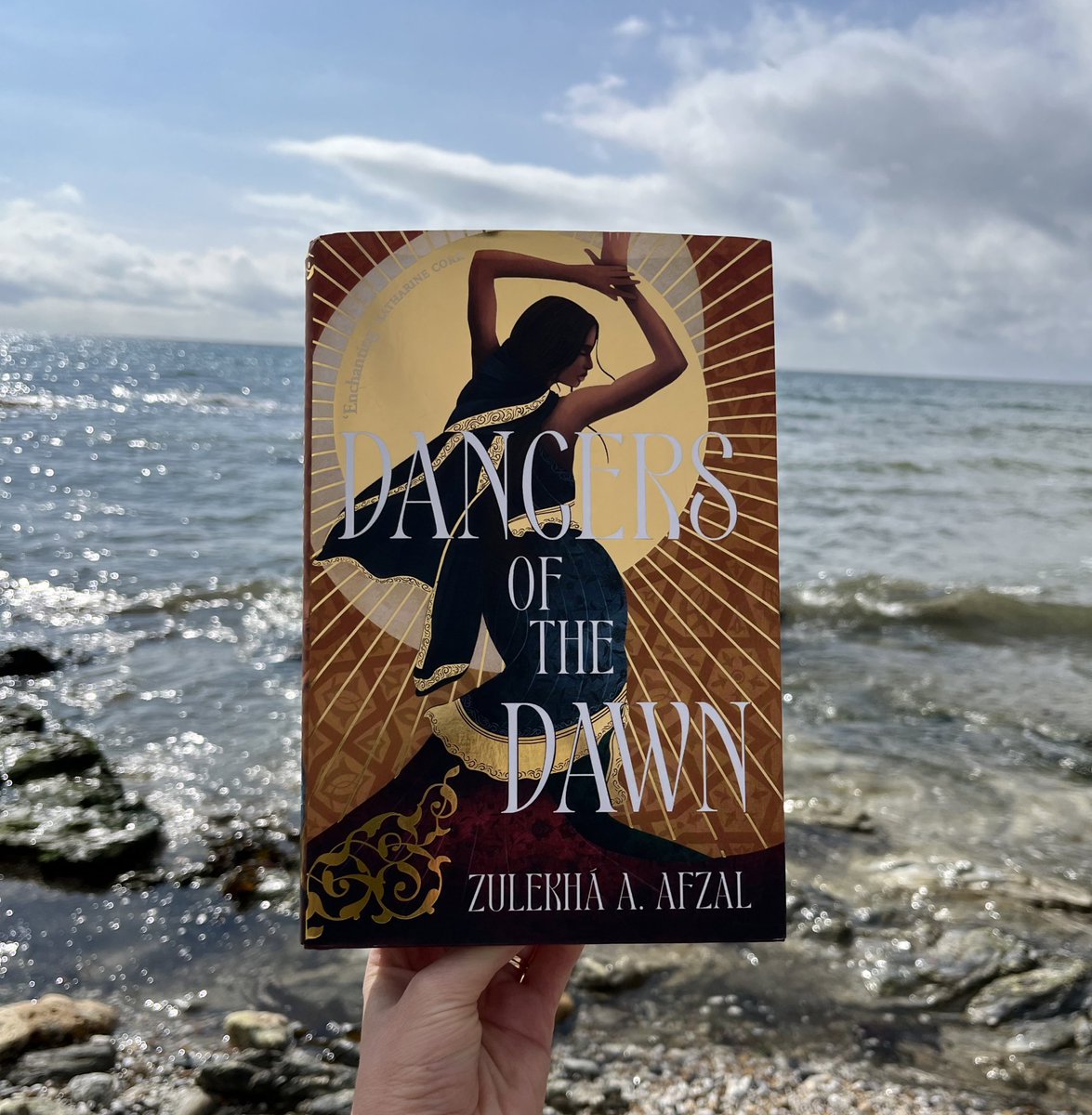 One month until publication day and it’s finally sinking in that, very soon, DANCERS OF THE DAWN will be in bookshops. Thank you to everyone who’s already pre-ordered a copy or left a review. 🫶 Also, how ✨sparkly✨ are the finished copies!! 😍 #dancersofthedawn