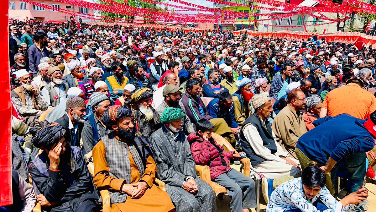 Party President Dr Farooq Abdullah along with senior leader & Central Kashmir Parliament candidate Aga Ruhullah Mehdi presided over a workers convention in Shopian today. The meeting was organised by constituency incharge Shopian Sheikh Mohammad Rafi. He was accompanied by Dr…