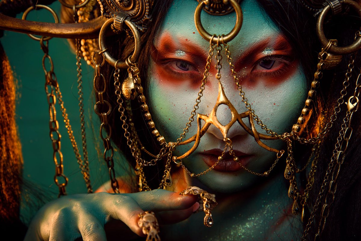 The high empress Makeup/ styling/ concept by me Photo: defotograafsanne Model: minh-ly linktr.ee/candymakeupart… #empress #dune #fantasy #cosplay #goddess