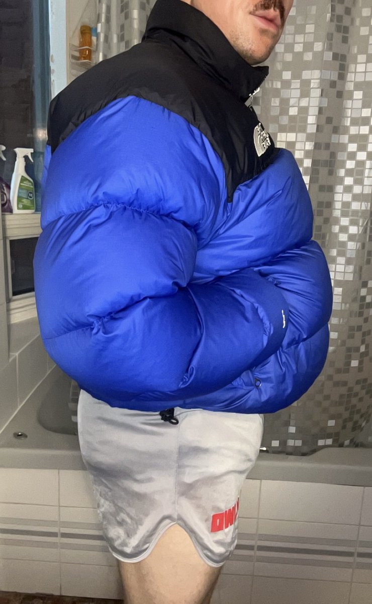 MuscleDiaperMan's tweet photo. BONUS! I like to be puffy in many aspects! #pufferjacket #abdl #gaydiaper https://t.co/LNtrYCH7sj