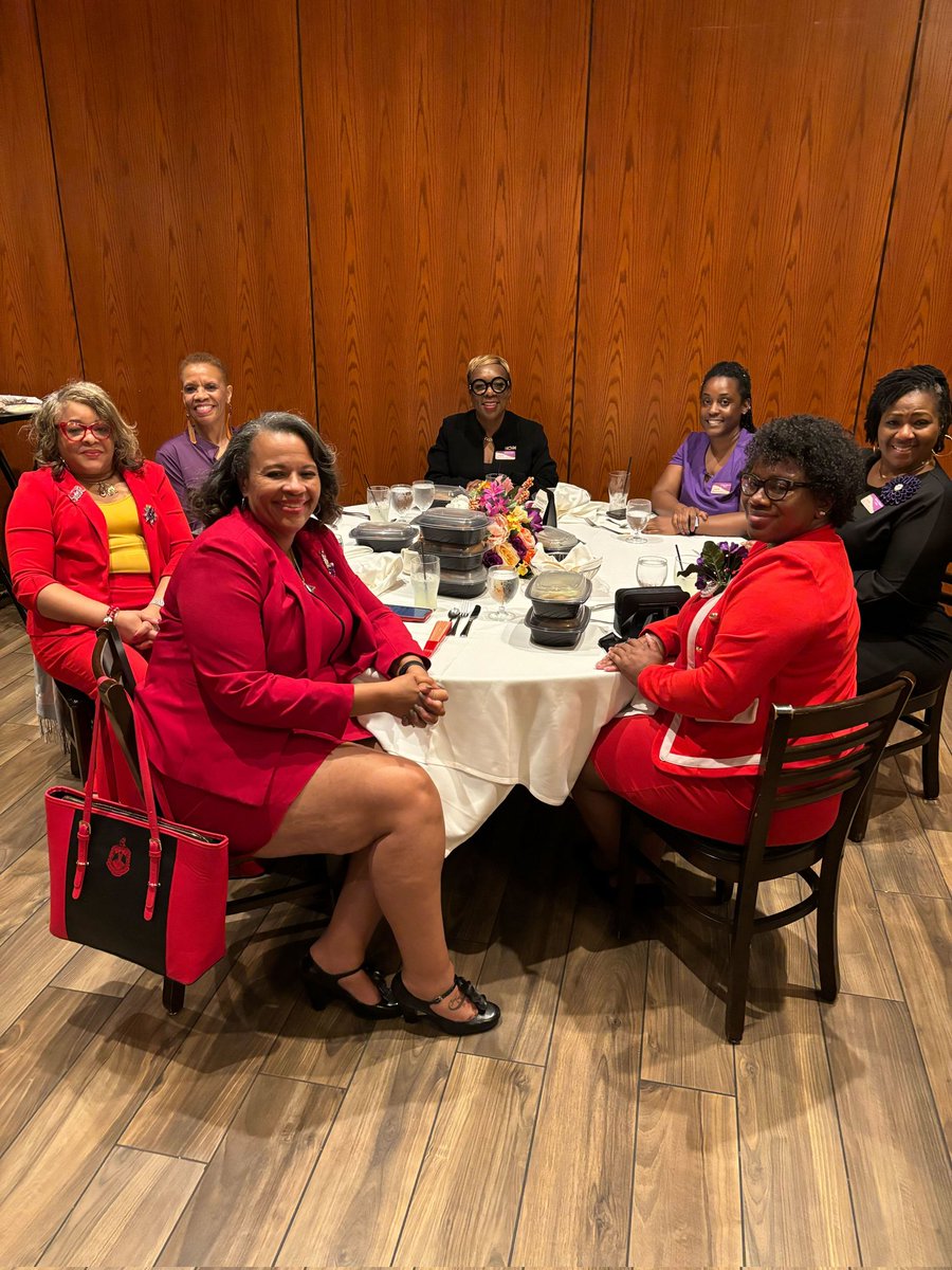 NCNW Chicago Central Section hosted a private dinner with NCNW President and CEO, Shavon Arline-Bradley, at Maggiano's. She was presented with a goodie bag that included Garrett's Popcorn!!!! #NCNWStrong #NCNW #ccsncnw