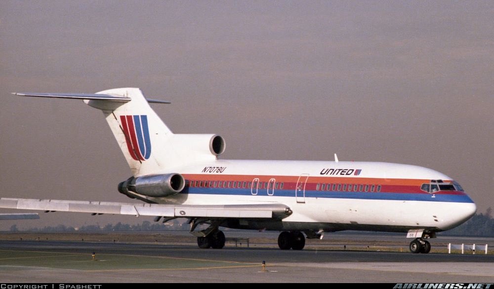 A United Airlines B727 seen here in this photo at Los Angeles Airport in 1979 #avgeeks 📷- See photo