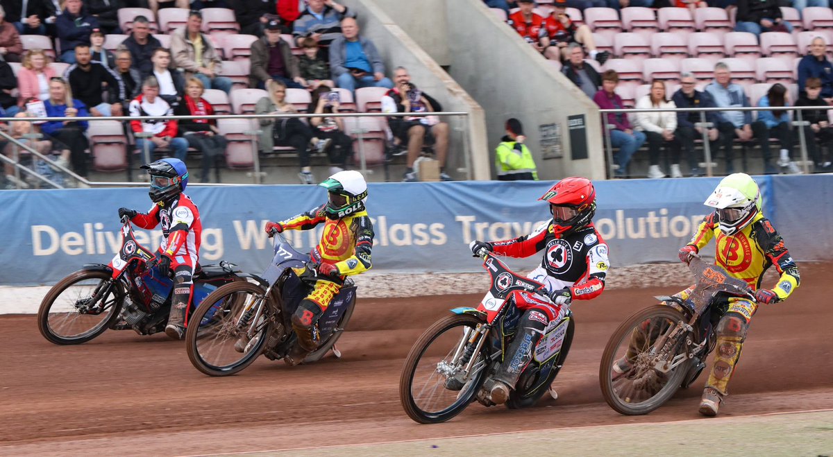 🚨 𝗟𝗔𝗧𝗘𝗦𝗧 | 🏁 🏆 ROWE Motor Oil Premiership 🏟 National Speedway Stadium 7️⃣ races gone and the hosts have opened up a lead with both Bewley and Lidsey unbeaten. ♣️ 𝗔𝗖𝗘𝗦 2️⃣4️⃣-1️⃣8️⃣ 𝗕𝗥𝗨𝗠𝗠𝗜𝗘𝗦 🅱️ 📸 @taylanningpix #️⃣ #BELBIR #britishspeedway🇬🇧