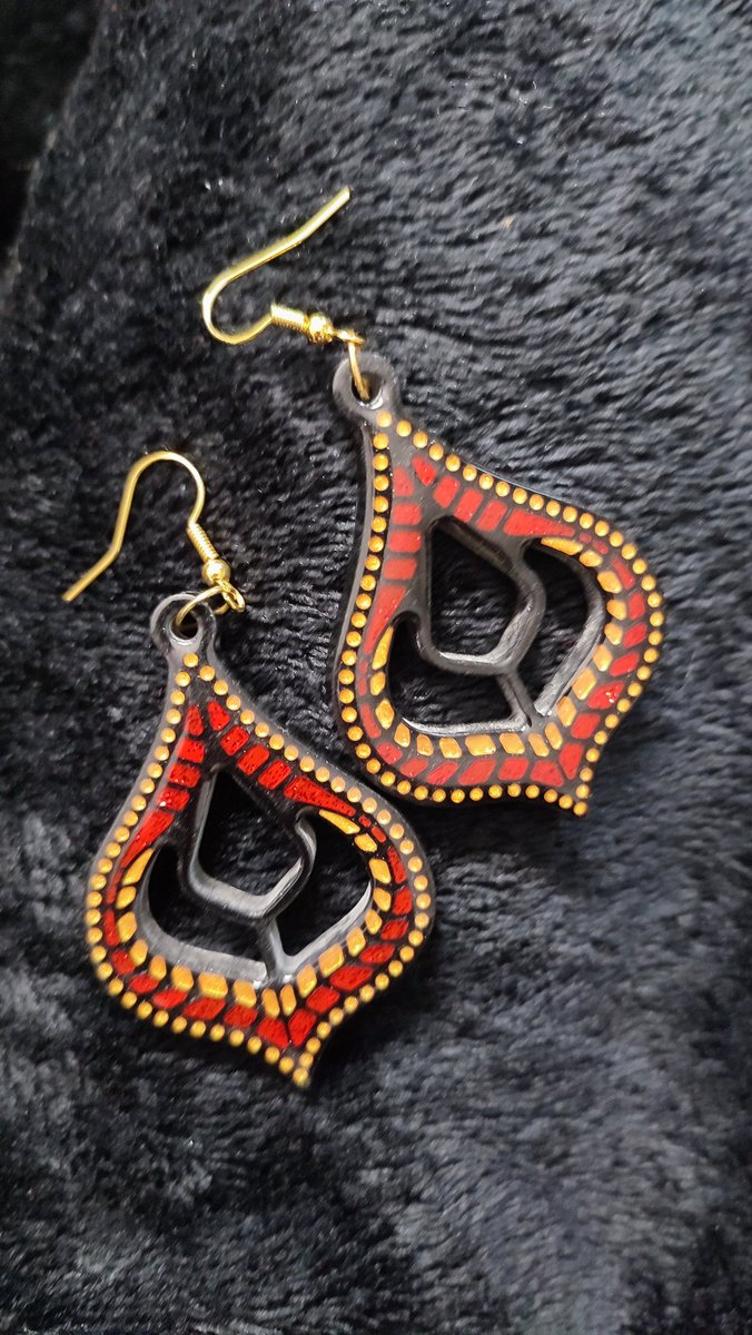 ColorMagicAT's tweet image. Welcome to my little space about epoxy stuff and other jewelry🖤 check out my onlineshop
www colormagic.at