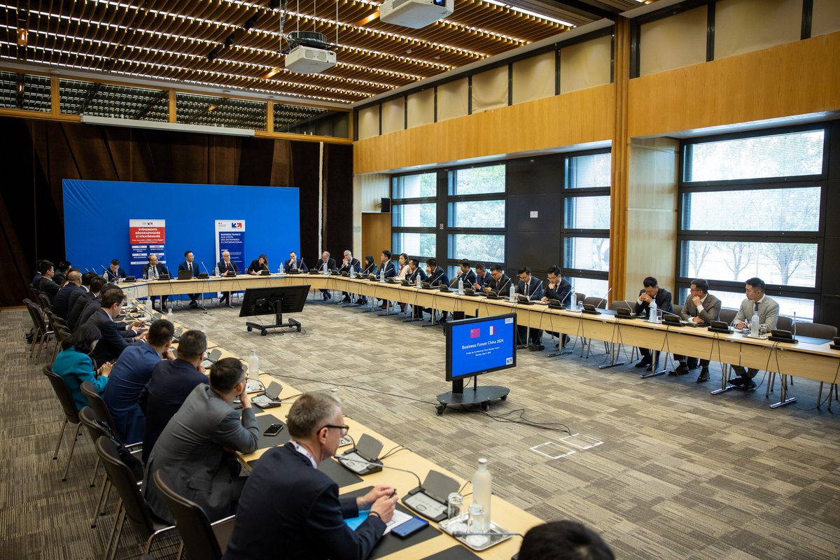 J'ouvrais ce matin le Forum économique France-Chine @BusinessFrance. Le développement de relations économiques équilibrées fondées sur la réciprocité est au cœur de nos échanges.
