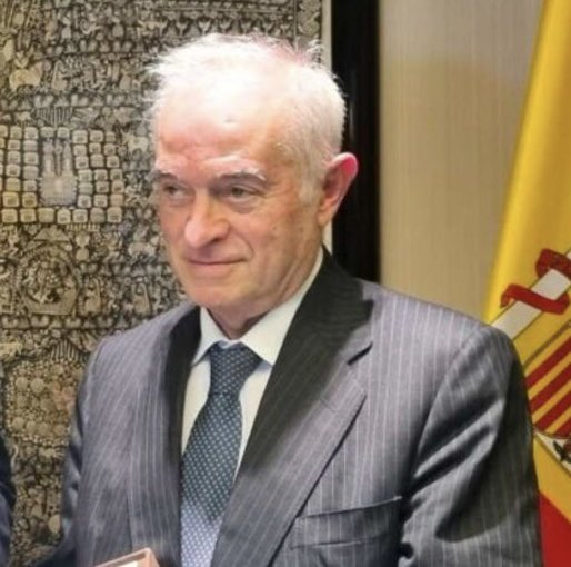 🔘Ponen una denuncia basada en falsedades a la mujer del presidente: El juez Peinado la acepta.

🔘Ponen una denuncia a Ayuso y Almeida: El juez Peinado la archiva.

Conclusión: El juez Peinado está en nómina del PP.