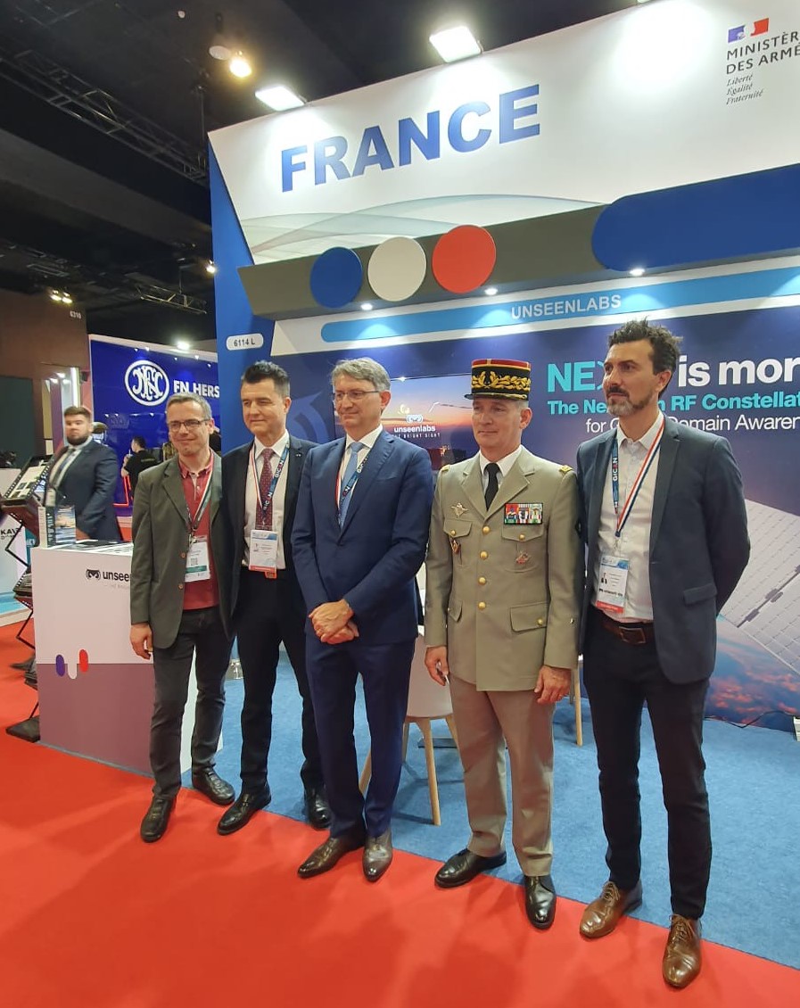 🇲🇾 𝐃𝐚𝐲 𝟏 𝐚𝐭 #𝐃𝐒𝐀𝟐𝟎𝟐𝟒! Unseenlabs kicks off strong: 🤝 Welcomed Axel Cruau, French Ambassador in Malaysia, & Tony Maffei, French Director of the Technical Section of the Army (Ground Forces) to our booth 6114D! Book a meeting: contents.unseenlabs.space/en/dsa2024-0