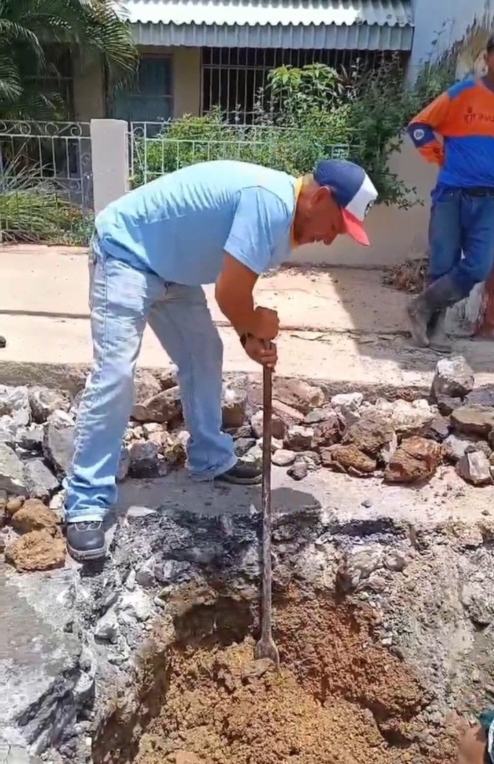 El sistema 1X10 del Buen Gobierno en el Estado Sucre sigue avanzando el equipo de servicios públicos realizaron reparación de fuga de agua potable en la calle Cantaura; Cumaná, dándole solución.

#SucreSeResteaConMaduro
#SomosPoderOriginario 
#SerIndígenaEsAmorPorSucre🏹🇻🇪