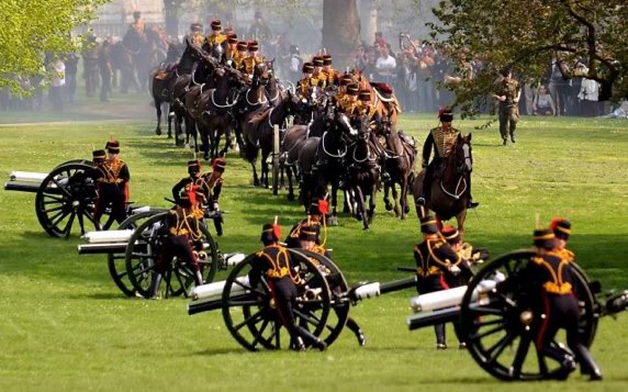 Gun salutes rang out across London to celebrate the Kings first anniversary as King 🥰🥰🥰