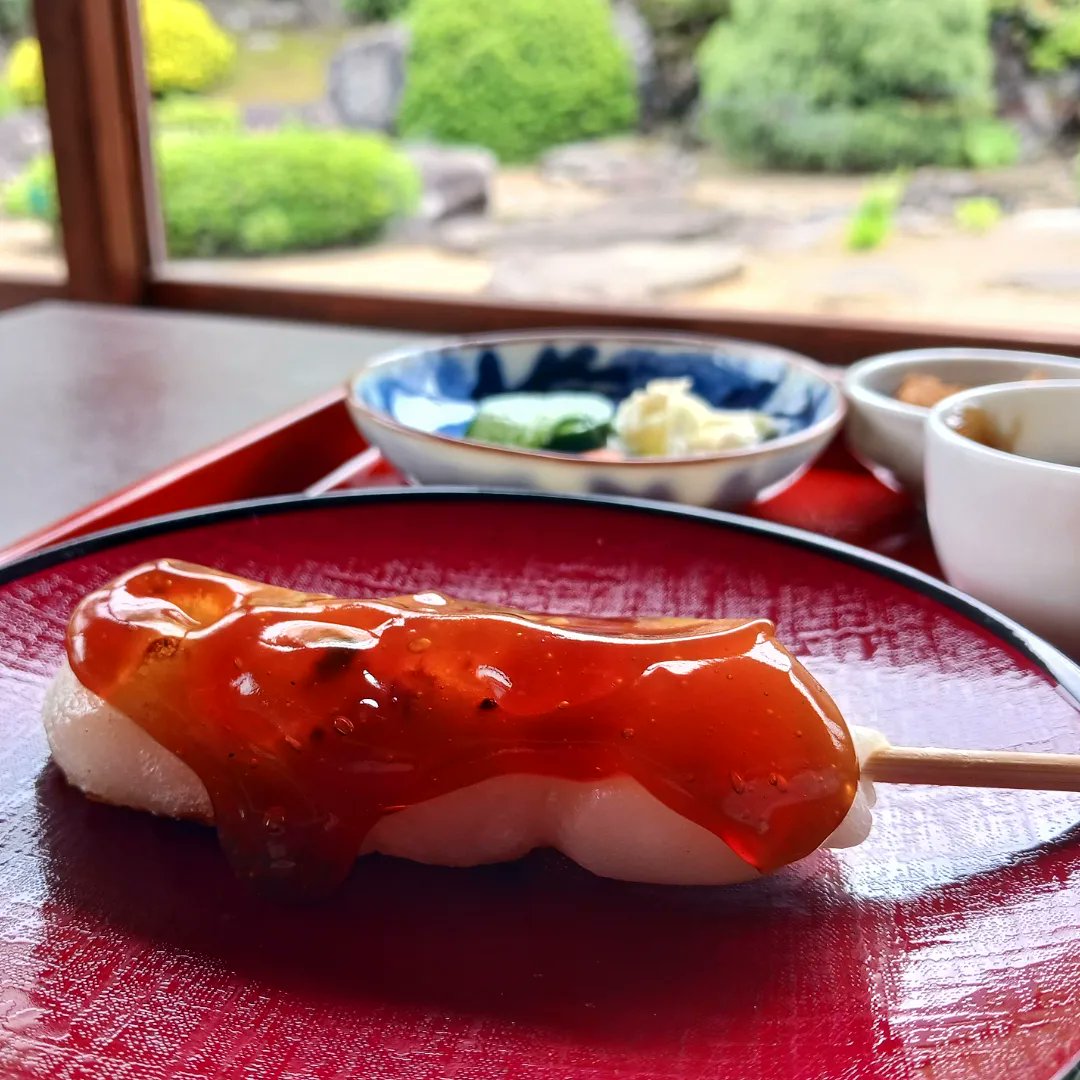 shigeaki69's tweet photo. あわただしかった連休の最終日、ようやく一日お休みをいただいて朝から長岡市を散策。
行く先々で食を満喫、帰路の途中では燕市八王寺の大白藤も見学と、ぶらりリラックスの一日でした✨
#江口だんご #長岡市 #6subi #加勢牧場 #八王寺の大白藤 https://t.co/8WEMcIPSRV