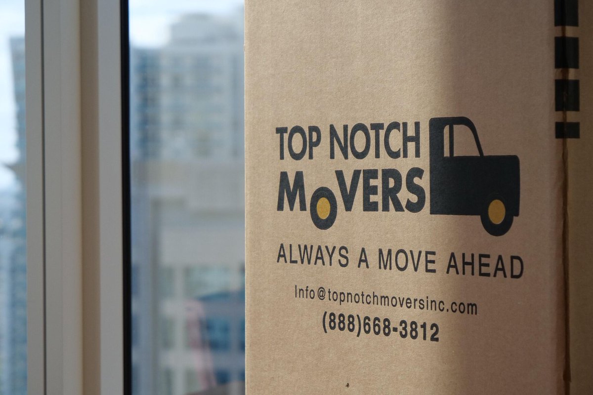 Moving in May offers quieter streets and better deals. Plan ahead, pack early, and choose weekdays for smoother transitions. 🚚📦 #LocalMove #MovingTips #MayMoving