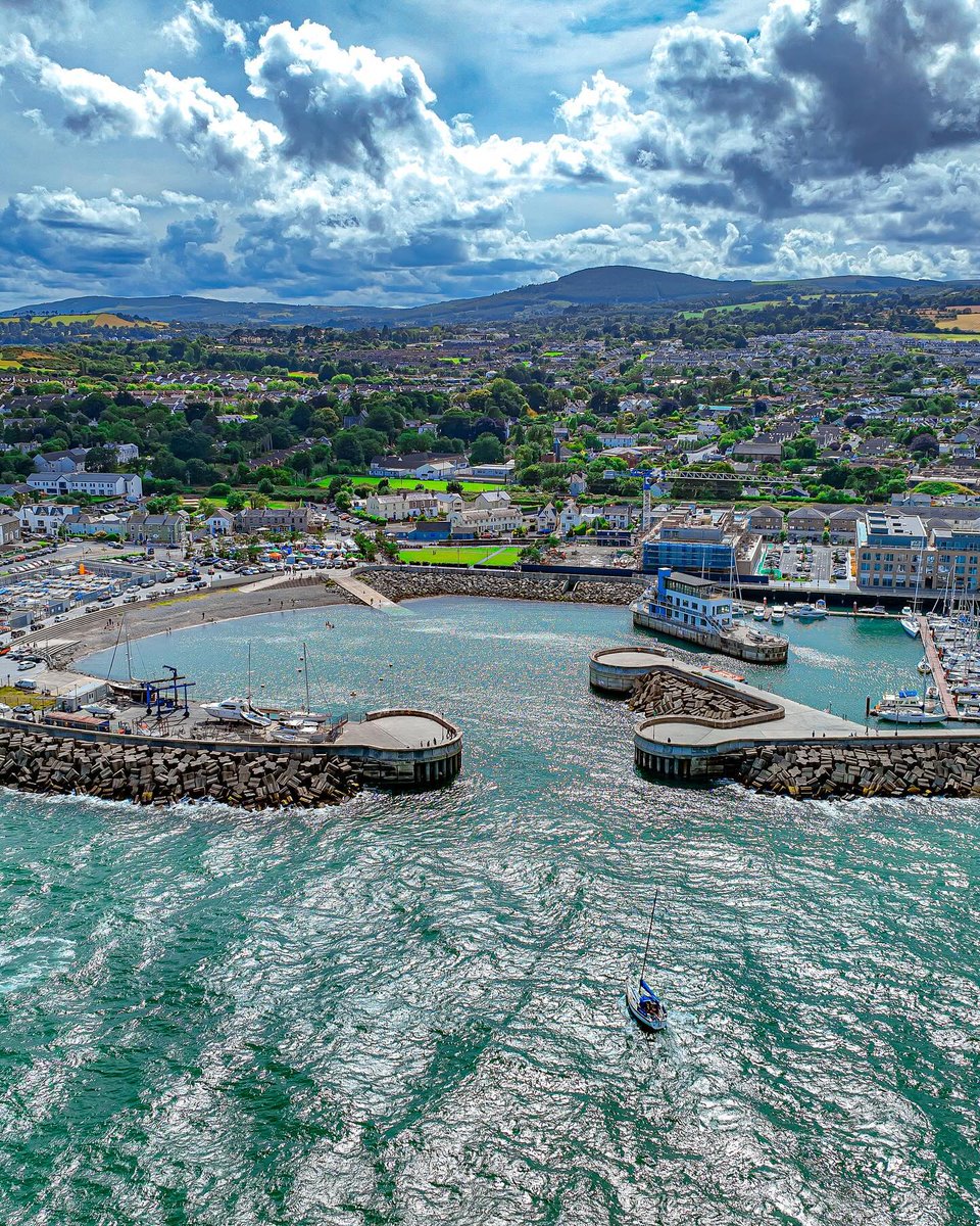 Beat those Monday blues with a trip to the coast! 🌊

Save these tips for a great day out in #Greystones 👇
🛥️ Watch the boats sail by the marina
🦭 Look out for grey seals!
🍽️ Lunch @thehappypear

📸 henderso1 [IG]
#KeepDiscovering