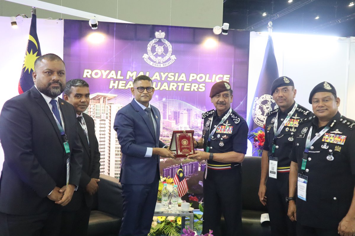 Mr. Ali Shujau, Commissioner of Police of Republic of Maldives met with Tan Sri Razarudin Bin Husain, Inspector General of Royal Malaysia Police on the sidelines of DSA & NATSEC 2024 in MITEC, Kuala Lumpur. @MoFAmv @PoliceMv @PoliceMvCP