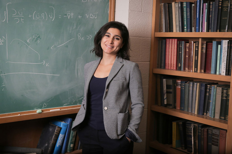 Associate Professor Lydia Bourouiba’s research on fluid dynamics influenced new guidance from the World Health Organization that will shape how health agencies respond to respiratory infectious diseases. mitsha.re/nxOE50RsBwY